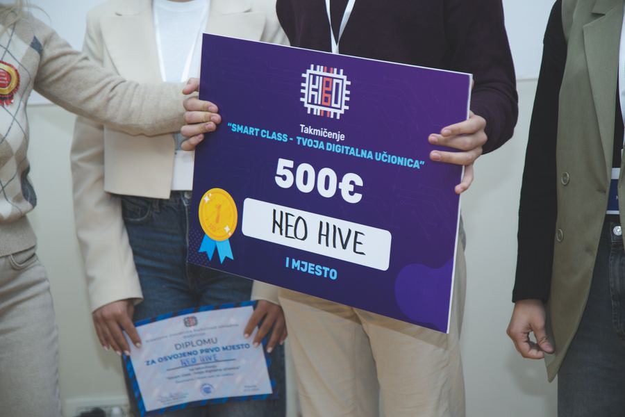 Ček od 500 eura za pobjednički tim Neo Hive